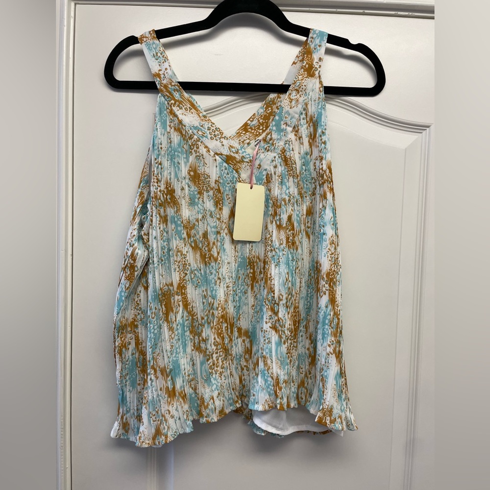 Entro size medium tank top - never worn!